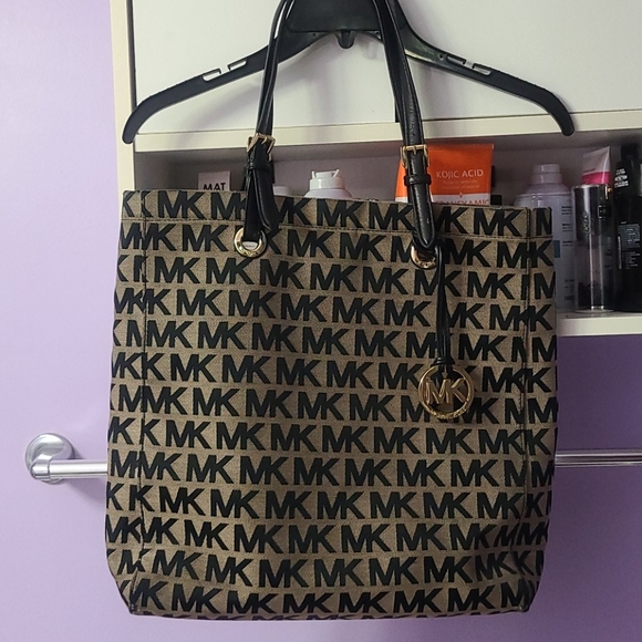 Bag - Picture 1 of 8